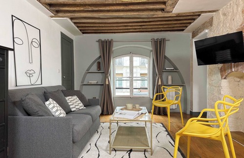 Arts-et-Metiers Apartment | Unique Authentic Apartment in Le Marais