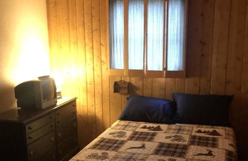 Saint Albans Cabin | Unique Birch Island camp on Indian Pond in St. Albans, Maine