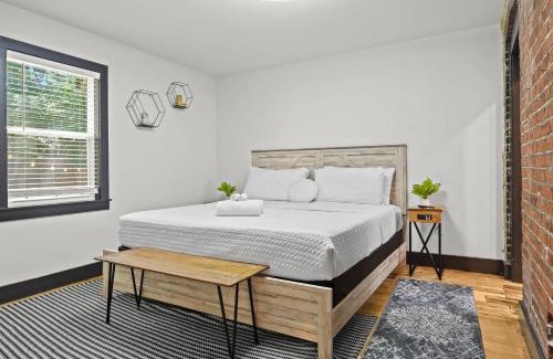 Shelby Park House | Unique Black Home in the Heart of Shelby Park
