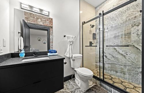 Shelby Park House | Unique Black Home in the Heart of Shelby Park