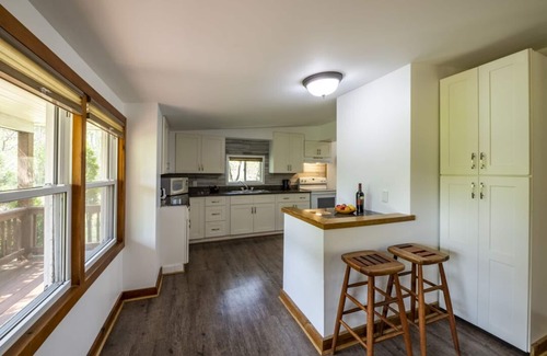 Collingwood Cottage | Unique Blue Mountain Getaway, Private Beach Access, BBQ, Hot Tub, 10 acre lot