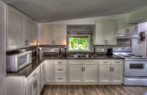 Collingwood Cottage | Unique Blue Mountain Getaway, Private Beach Access, BBQ, Hot Tub, 10 acre lot