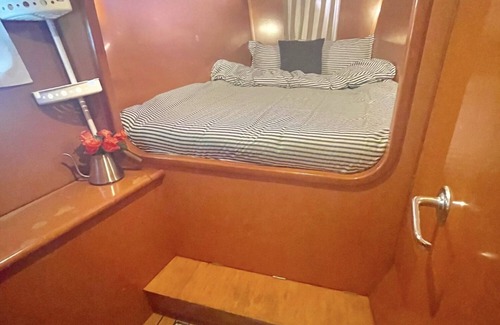Sag Harbor Boat Rental | Unique BnB on the water! - Sailboat in the Hamptons
