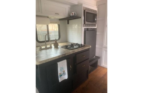 Johnston Terrace House | Unique Bougie Boondocker in the City!