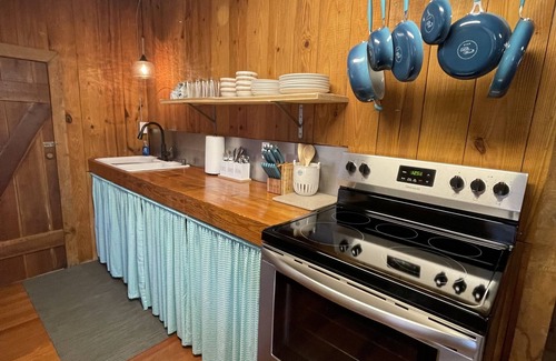 Lanark Village Cabin | Unique cabin close to beach and boat launch!