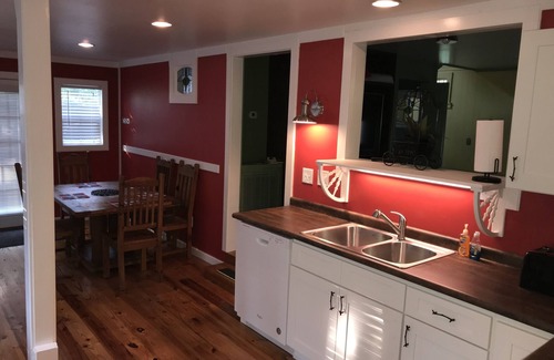 Gatlinburg - Pigeon Forge Cottage | Unique Charm, Pets (2 Max) welcome, Pigeon Forge, 2-4 guests