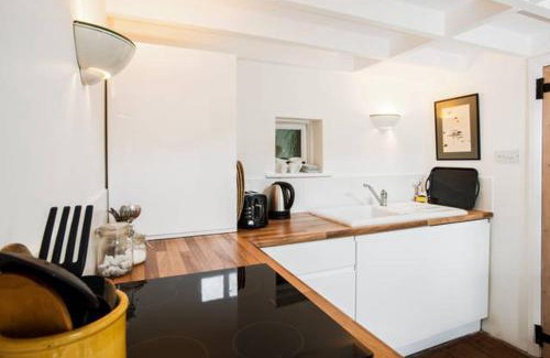 Brighton House | Unique Cottage Retreat