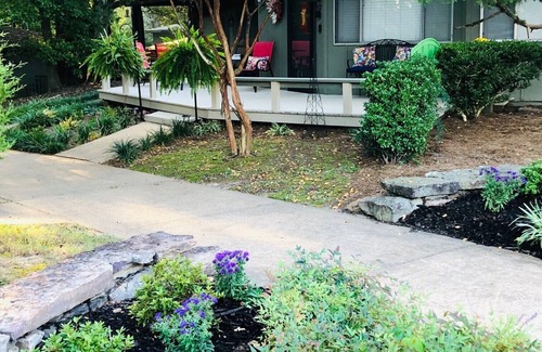 Oxford Cottage | Unique & Cozy Cottage joining the Ole Miss Campus!