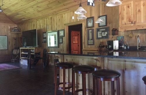 Morganton House | Unique Cozy Lodge- Couple’s Getaway- Family Friendly- Private Event Space