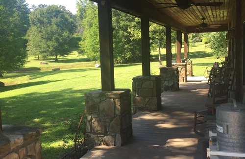 Morganton House | Unique Cozy Lodge- Couple’s Getaway- Family Friendly- Private Event Space
