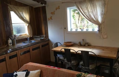 Wentworth Falls Cabin | Unique, cute & cozy get away, creative & comfortable with loads of character.