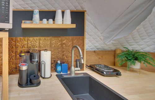 Sparta Apartment | Unique Dome Home w/Deck in Smoky Mountains