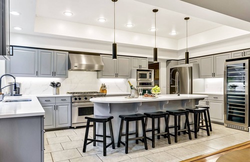 Sandpoint House | Unique downtown Sandpoint house with hot tub!