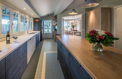 Pyla-sur-Mer Villa | Unique. Elegant Villa with private access to the Bassin