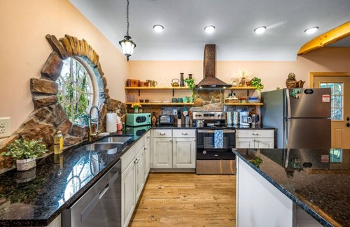 Kodak RV Rental | Unique fantasy vacation home in Kodak, TN! 40 min from the Smokies & Knoxville!