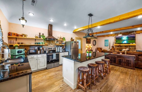 Kodak RV Rental | Unique fantasy vacation home in Kodak, TN! 40 min from the Smokies & Knoxville!