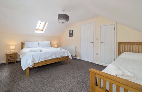 Cauldon Low Other | Unique farm stay near Alton Towers & Foxtail Barns Wedding Venue sleeps up to 16