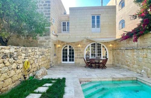 Gharb Villa | Unique Farmhouse-4 double bedroom, quiet w/views