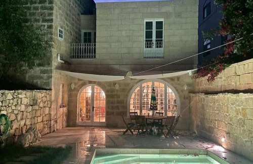 Gharb Villa | Unique Farmhouse-4 double bedroom, quiet w/views