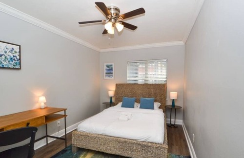 Virginia Park Apartment | Unique & Green 2BR with Parking by Tampa's Virginia Park