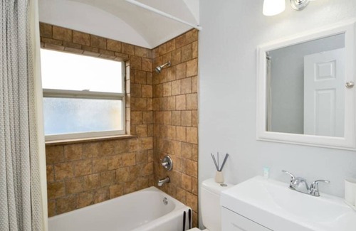 Virginia Park Apartment | Unique & Green 2BR with Parking by Tampa's Virginia Park