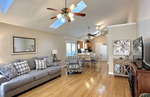 Caryville House | Unique home at Norris/Mountain Lake Marina/Windrock & Norris Dam State Park