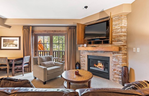 Tamarack Apartment | Unique King Studio with Jet Tub