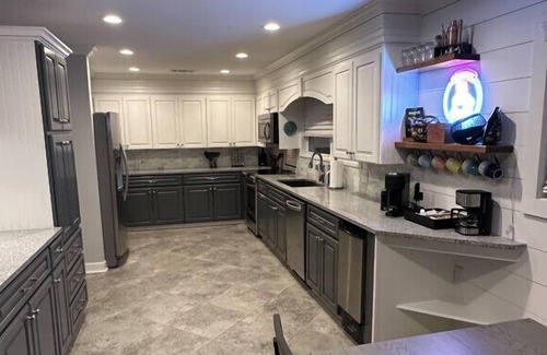 Piney House | Unique Lake House - Dock - Hot Tub/Pool - GameRoom