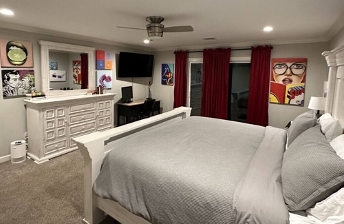 Piney House | Unique Lake House - Dock - Hot Tub/Pool - GameRoom