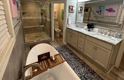 Piney House | Unique Lake House - Dock - Hot Tub/Pool - GameRoom