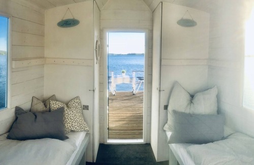 Ketzin/Havel Boat Rental | Unique license-free houseboat on the Havel