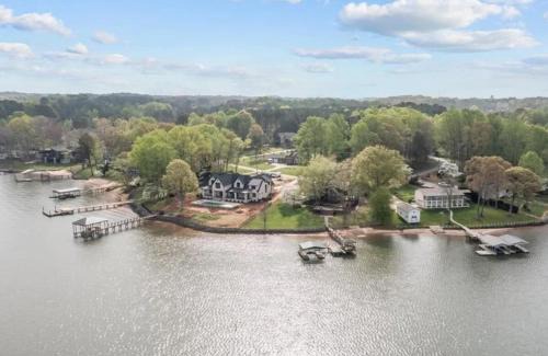 Mooresville House | Unique LKN Waterfront Home with Dock