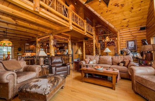 Johnsonville Cabin | Unique Log Cabin, Riverfront, minutes to Saratoga