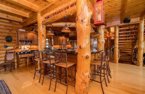 Johnsonville Cabin | Unique Log Cabin, Riverfront, minutes to Saratoga