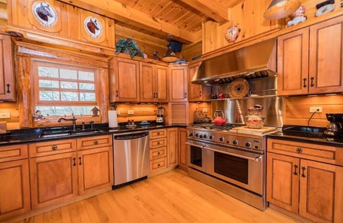 Johnsonville Cabin | Unique Log Cabin, Riverfront, minutes to Saratoga