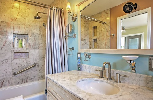 Sutter Villa | Unique Long Beach House w/Garden, Grill & Balcony!