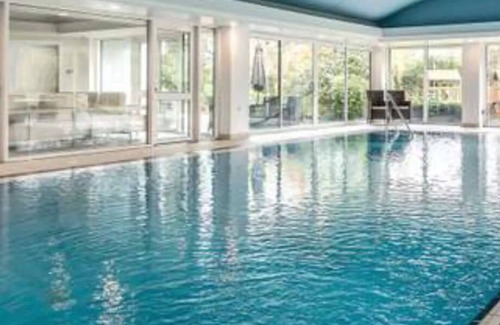 Sunningdale House | Unique Mansion on world Class Golf Course.