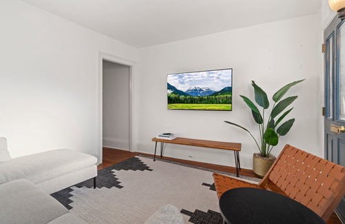 West Conshohocken House | Unique Modern King Bed Townhome w/Driveway Parking