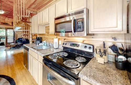 Sevierville Cabin | Unique mountain view cabin with private hot tub, deck & air hockey