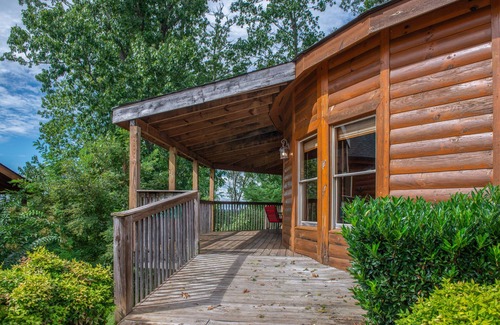 Sevierville Cabin | Unique mountain view cabin with private hot tub, deck & air hockey
