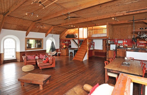 Trewarmett House | Unique Old Chapel. Walk to beach. Fri-Fri booking Jul/Aug unless by arrangement.