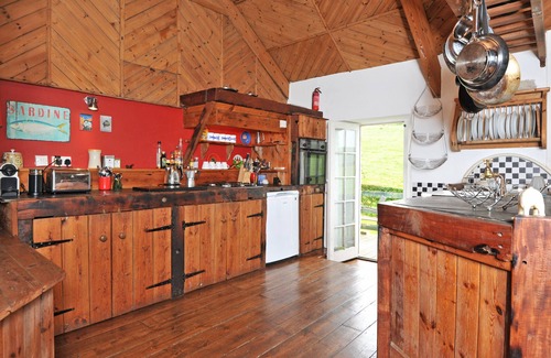 Trewarmett House | Unique Old Chapel. Walk to beach. Fri-Fri booking Jul/Aug unless by arrangement.