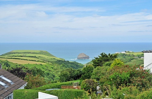 Trewarmett House | Unique Old Chapel. Walk to beach. Fri-Fri booking Jul/Aug unless by arrangement.