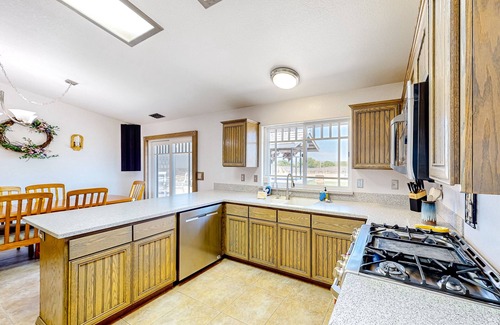 Paso Robles House | Unique Paso Robles home with panoramic views & enclosed yard - dog-friendly