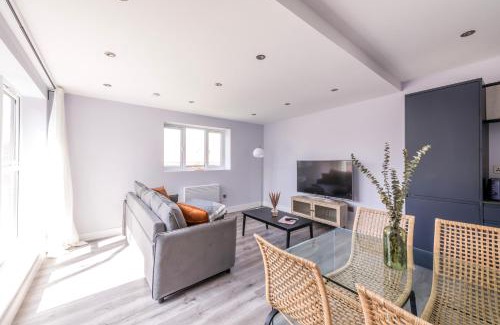 Abingdon Apartment | Unique Pent House Apartment - Central - 6 Guests