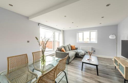 Abingdon Apartment | Unique Pent House Apartment - Central - 6 Guests