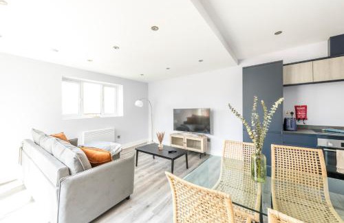 Abingdon Apartment | Unique Pent House Apartment - Central - 6 Guests