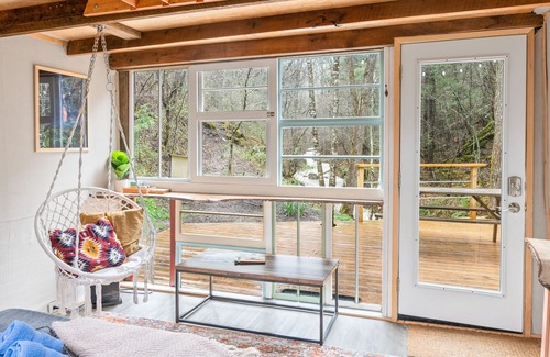 Stanton Cabin | Unique Red River Gorge glamping experience! Air Conditioned and Pet-Friendly