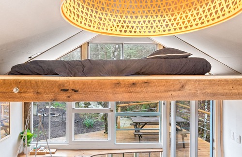 Stanton Cabin | Unique Red River Gorge glamping experience! Air Conditioned and Pet-Friendly