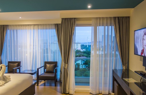 Pratumnak Hill Hotel | Unique Regency Pattaya